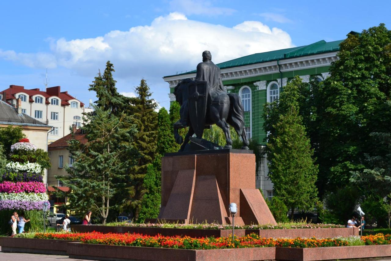 Art Apartment Ternopil Buitenkant foto