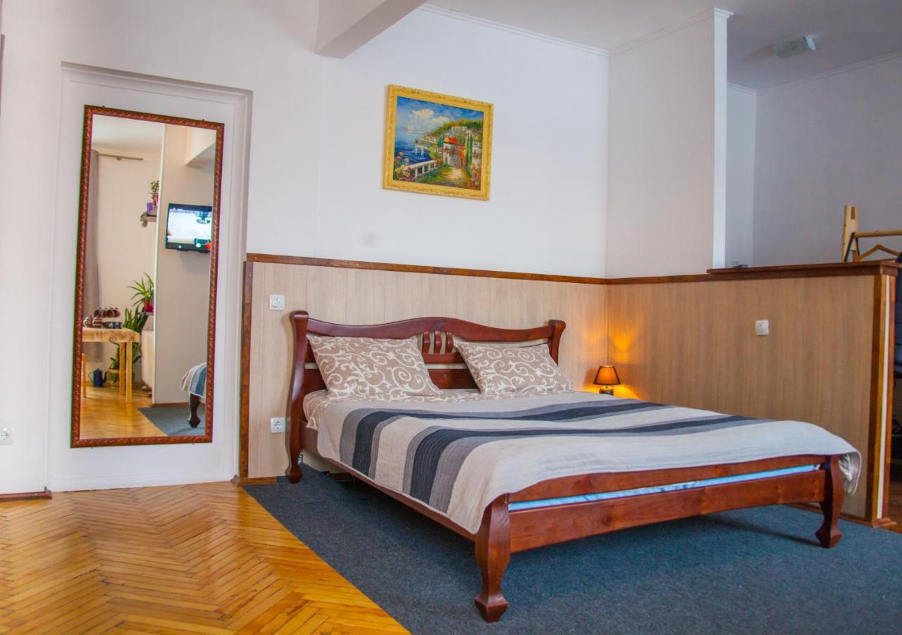 Art Apartment Ternopil Buitenkant foto